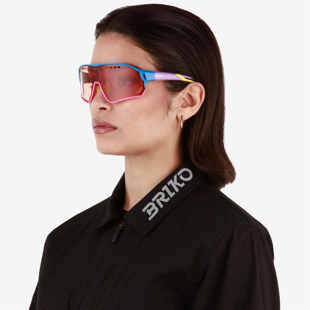 Lunettes de soleil unisexes violettes et multicolores avec protection UV main