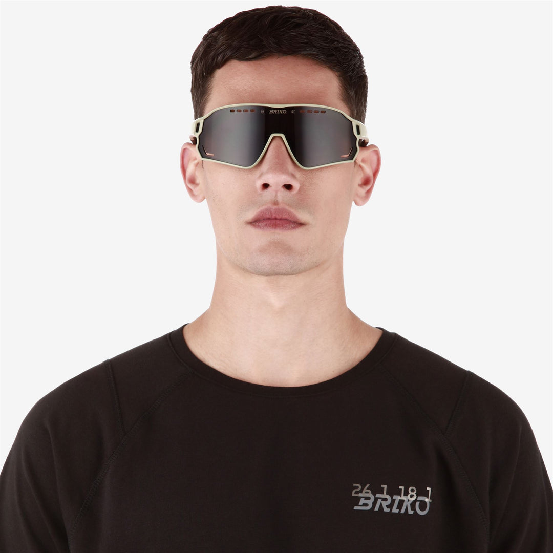 Lunettes de soleil jaunes unisexes avec protection UV et plaquettes nasales ajustables main