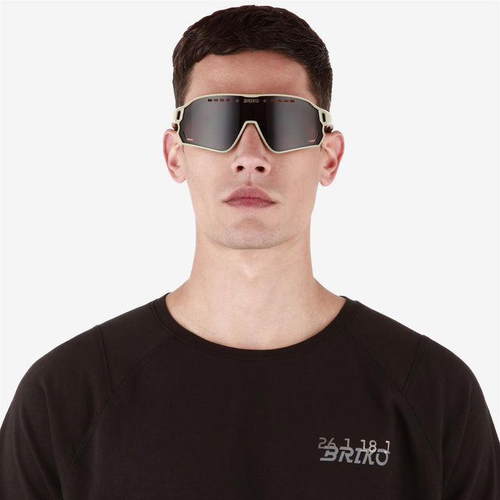 Lunettes de soleil jaunes unisexes avec protection UV et plaquettes nasales ajustables 5