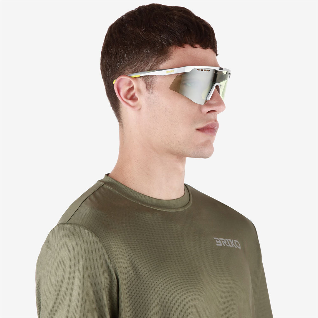 Lunettes de soleil unisexes grises et argentées avec protection UV et système de changement de verres main