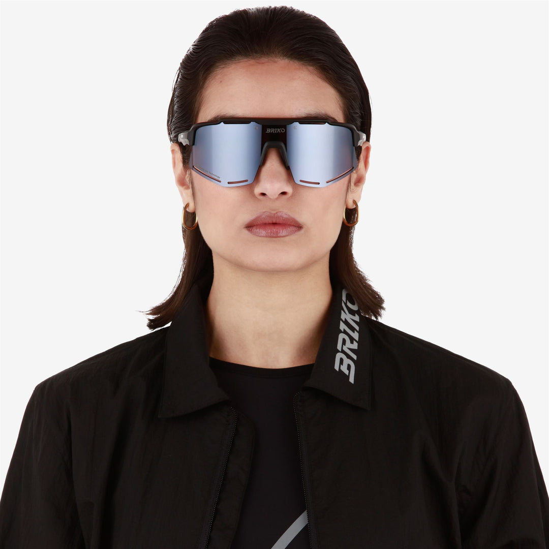 Lunettes de soleil de sport noires unisexes avec protection UV et ajustement réglable main