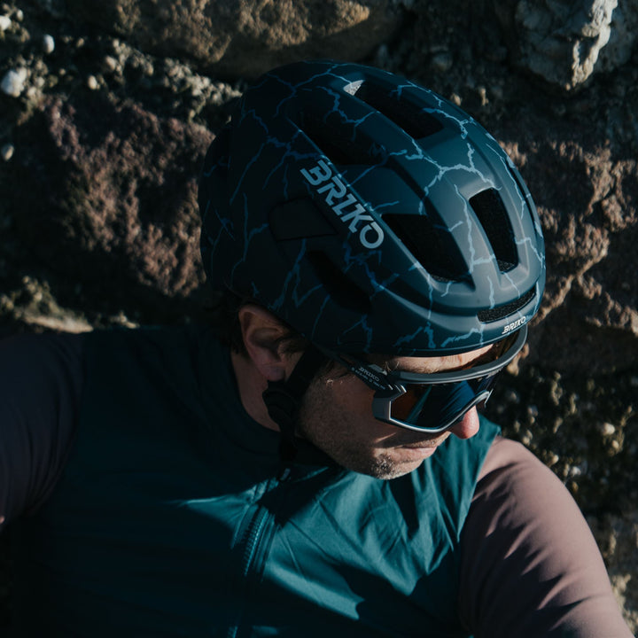 Casque de vélo unisexe bleu et beige avec ventilation et dispositifs de sécurité 5