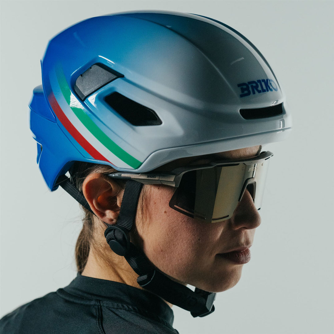 Casco da ciclismo aerodinamico unisex blu e bianco per triathlon e strada. main