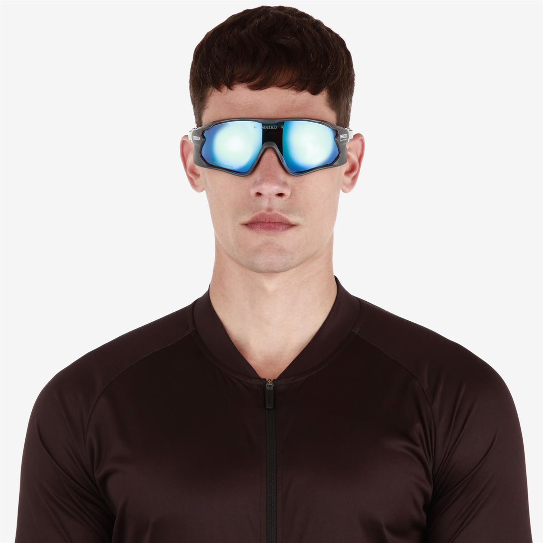 Lunettes de soleil sport grises unisexes avec protection antibuée et UV main