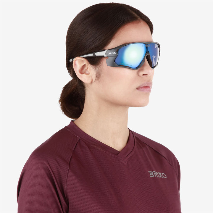 Lunettes de soleil sport grises unisexes avec protection antibuée et UV 6