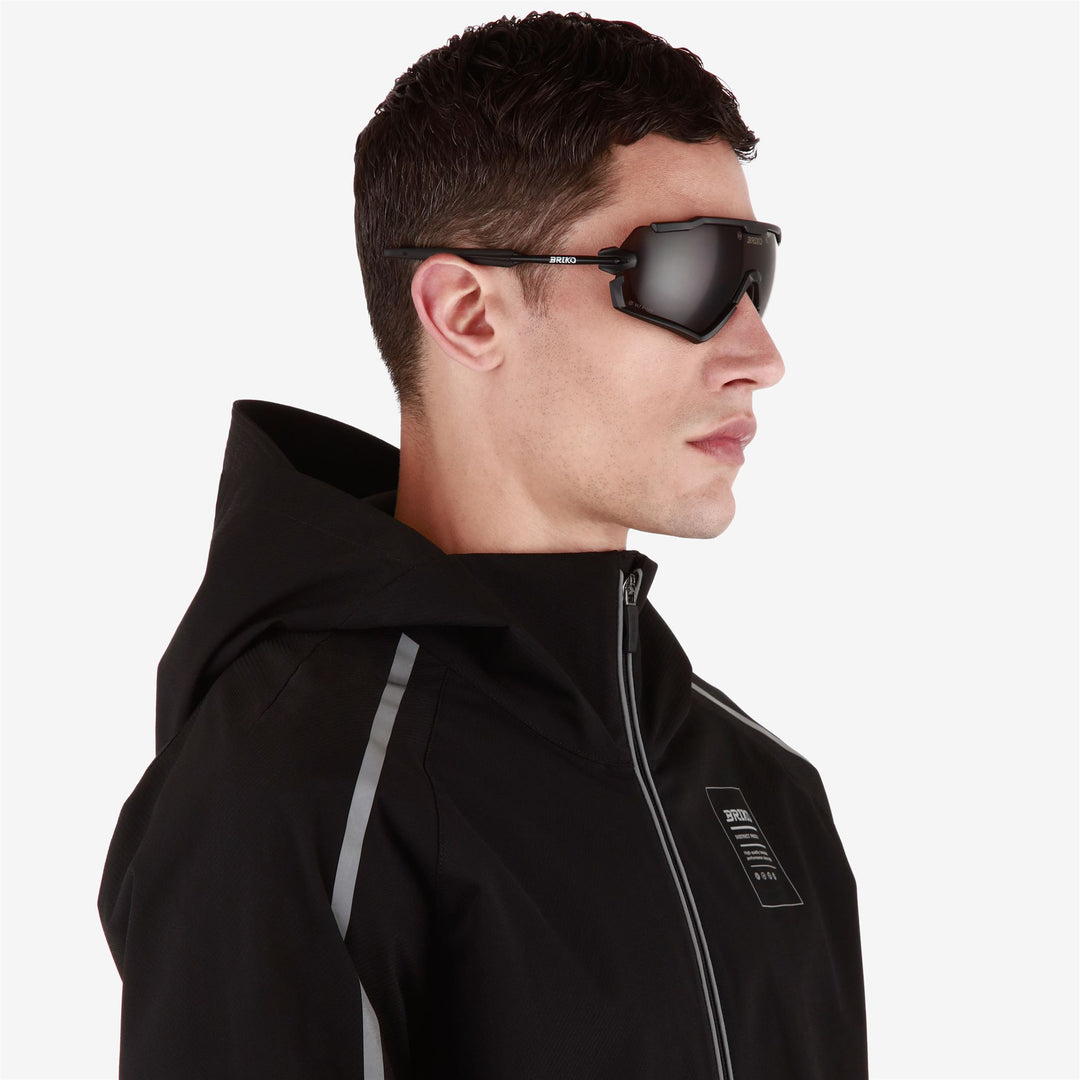 Lunettes de soleil de sport noires unisexes avec adaptateur pour verres correcteurs main