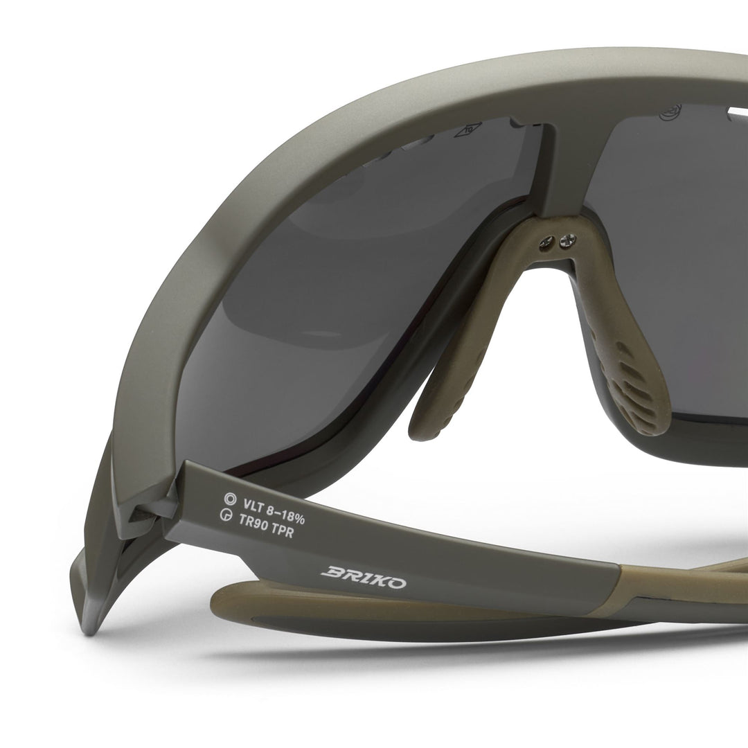 Lunettes de soleil de sport vertes unisexes pour un style de vie actif main